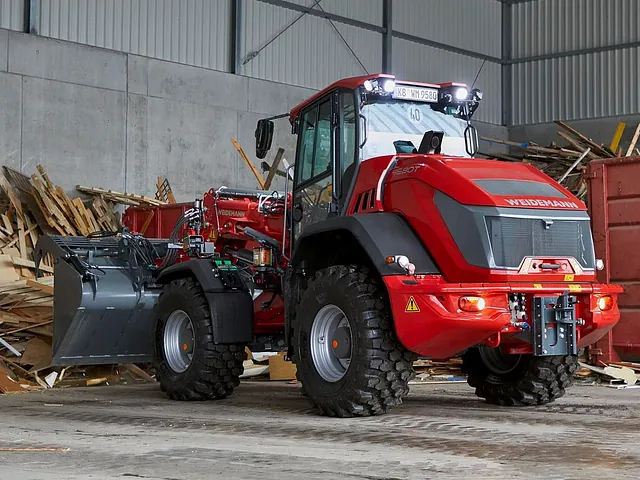 Norcar maskin med hav i bakgrunnen